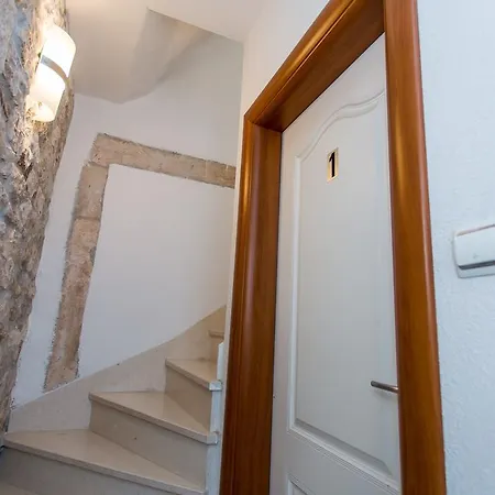 Apartman Maja *
